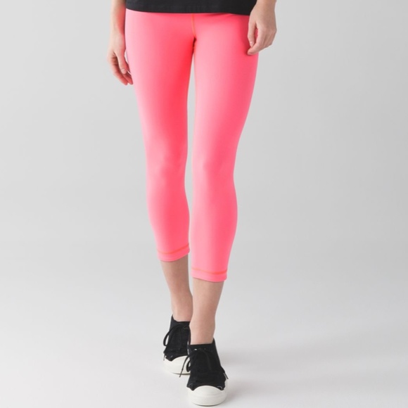 lululemon athletica Pants - Lululemon Wunder Under Crop Flash Light Leggings